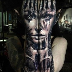 Amazing forearm tattoo create realistic illusion