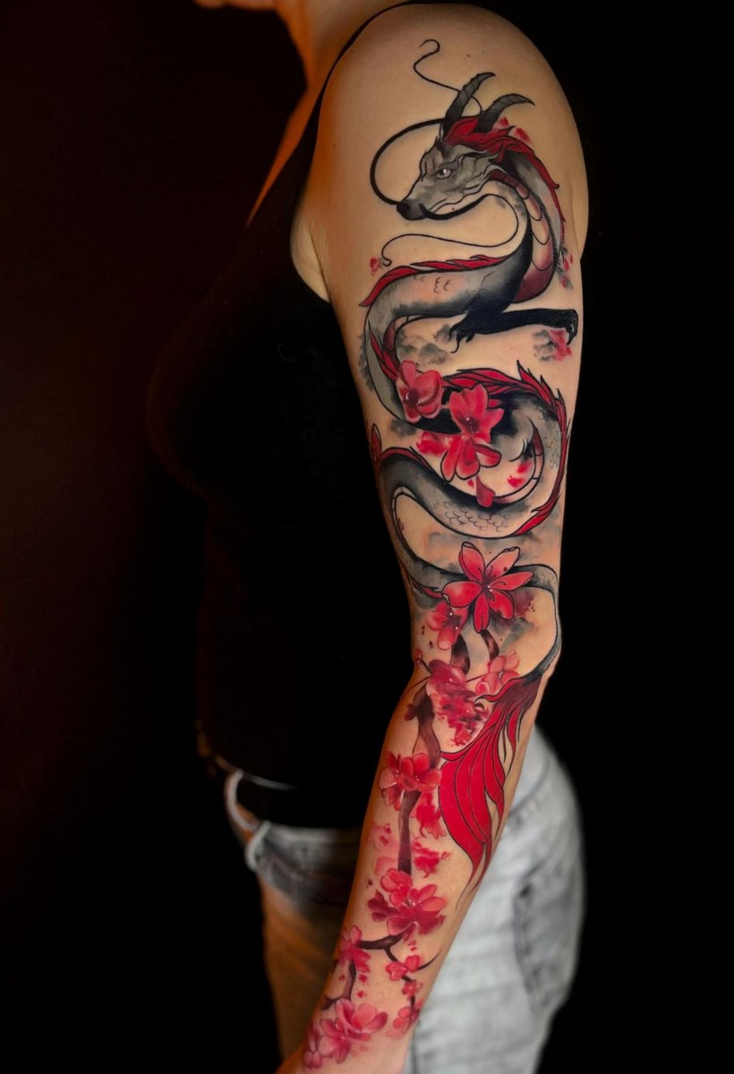 Tattoo Japan dragon and red flowers