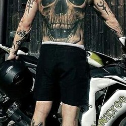 skull on back for boy