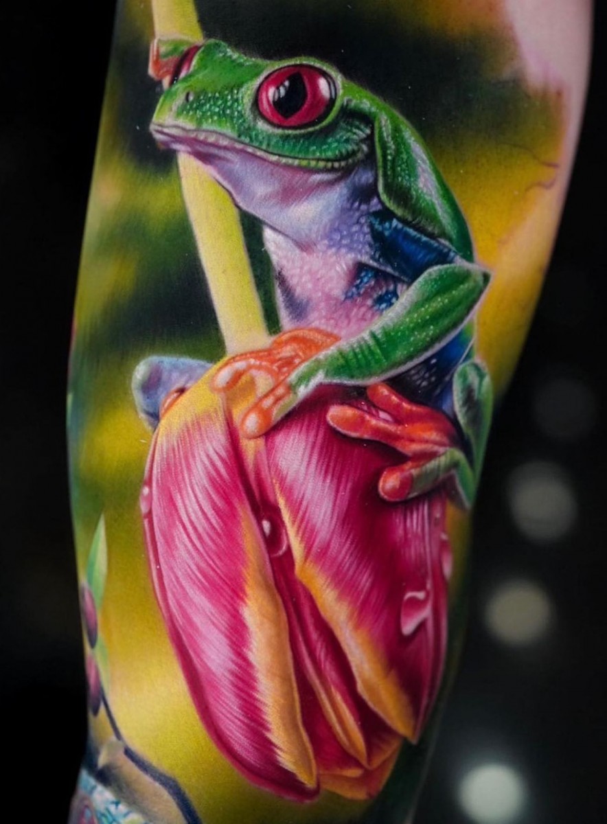 green frog on tulip